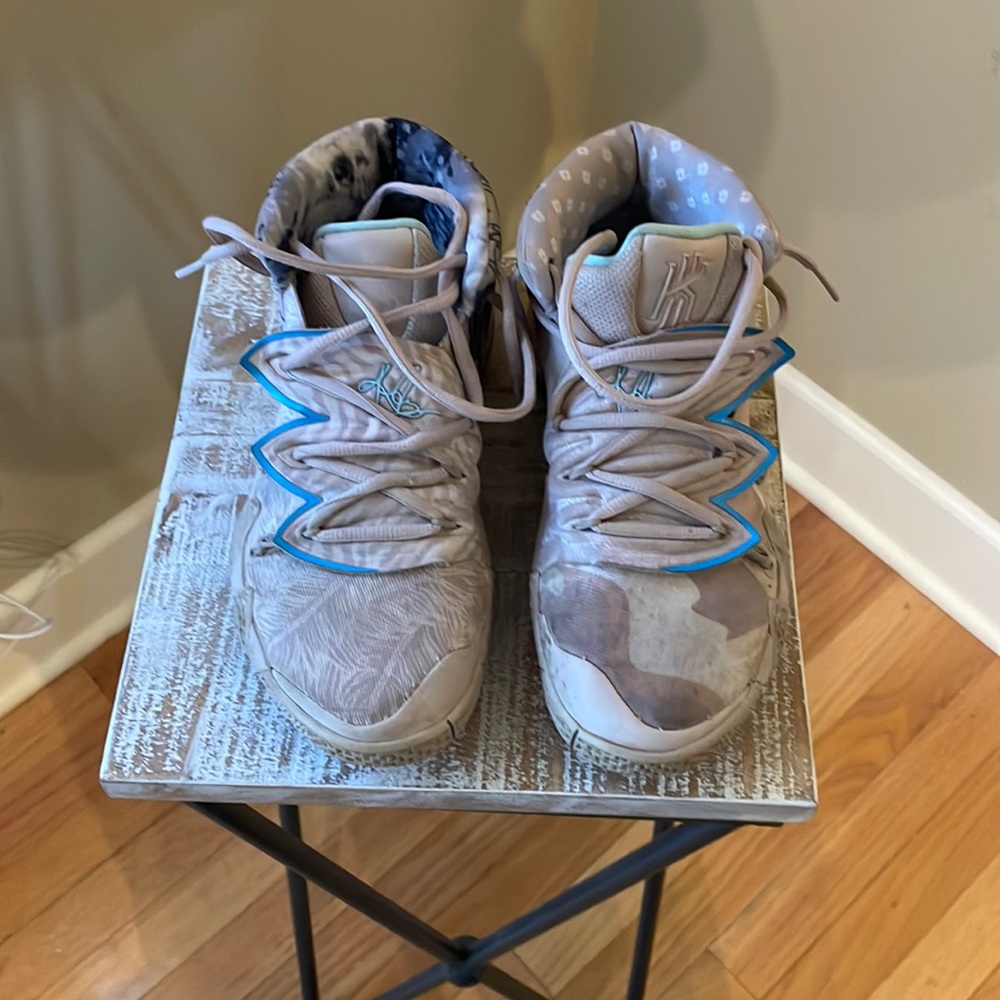 Kybrid S2 Kyrie Irving basketball shoes. Worn once in very good condition. Nike